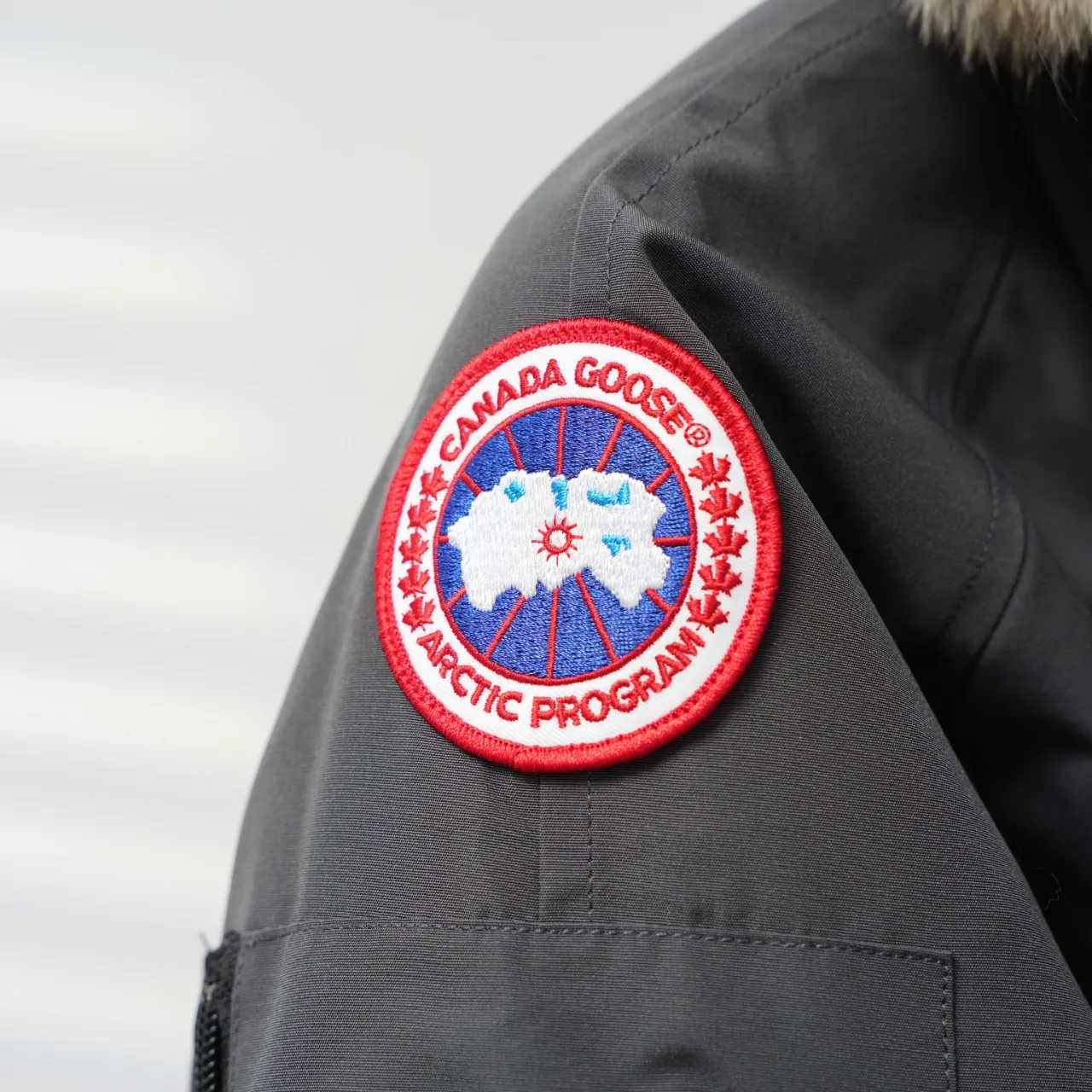 P720 CANADA GOOSE丨Canada Goose 02 hooded fur collar down jacket Color: Graphite Gray Size: XS-XL